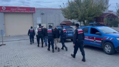Balıkesir’de jandarma ekiplerinin gerçekleştirdiği asayiş uygulamalarında, haklarında kesinleşmiş hapis cezası