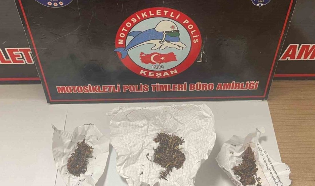 Edirne’nin Keşan ilçesinde, polisin durumundan şüphelenerek durdurduğu 2 kişinin üstünden