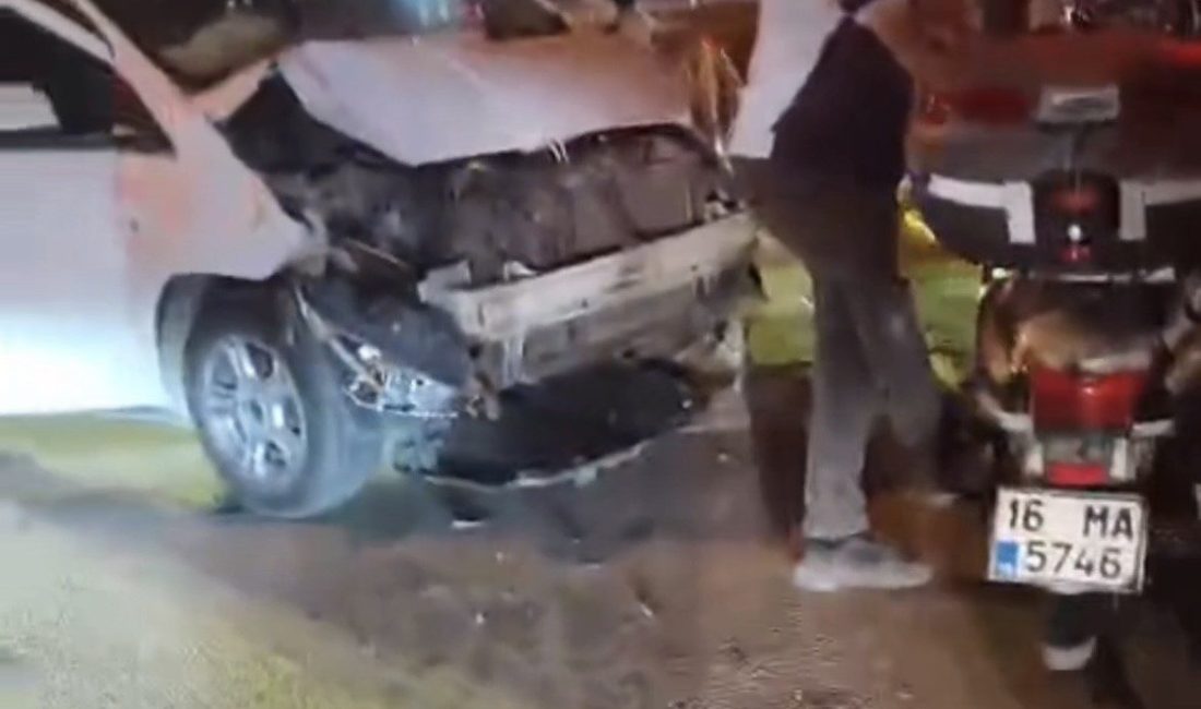 Bursa’da kırmızı ışıkta geçtiği iddia edilen motosiklete otomobil çarptı. Kazada