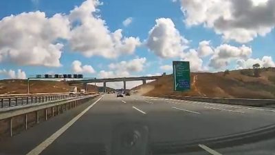 Kuzey Marmara Otoyolu’nda seyir halindeki tırın dorsesi bir anda ayrılarak