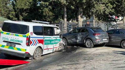 İstanbul Silivri ilçesinde, TEM Bağlantı yolu üzerinde jandarma aracı ile