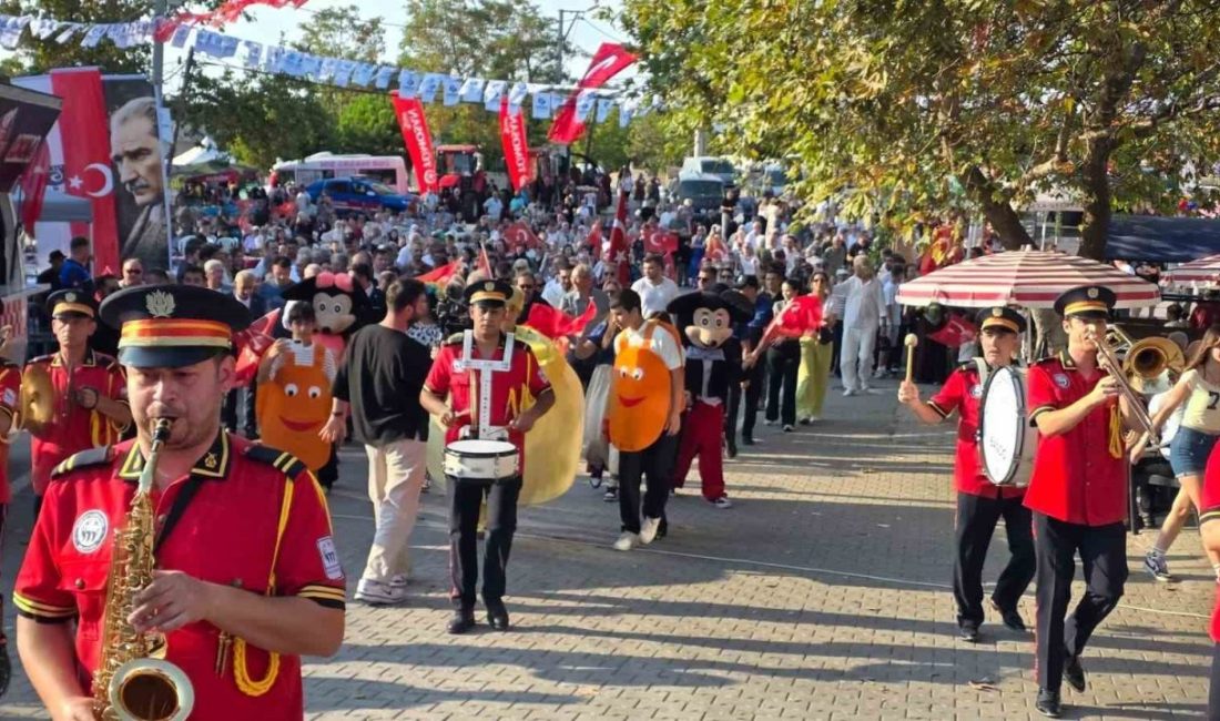 Balıkesir’in Bandırma ilçesinde her yıl düzenlenen Yeşilçomlu Kavun Festivali, bölgedeki
