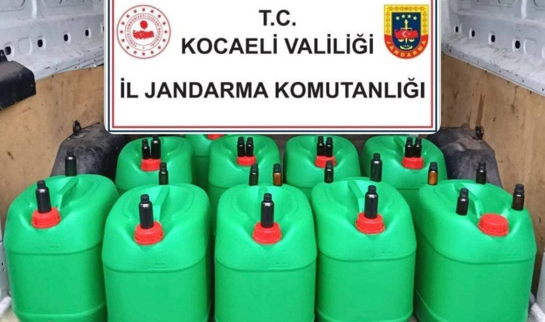 Kocaeli’de durdurulan bir araçta yapılan aramada 400 litre sahte alkol