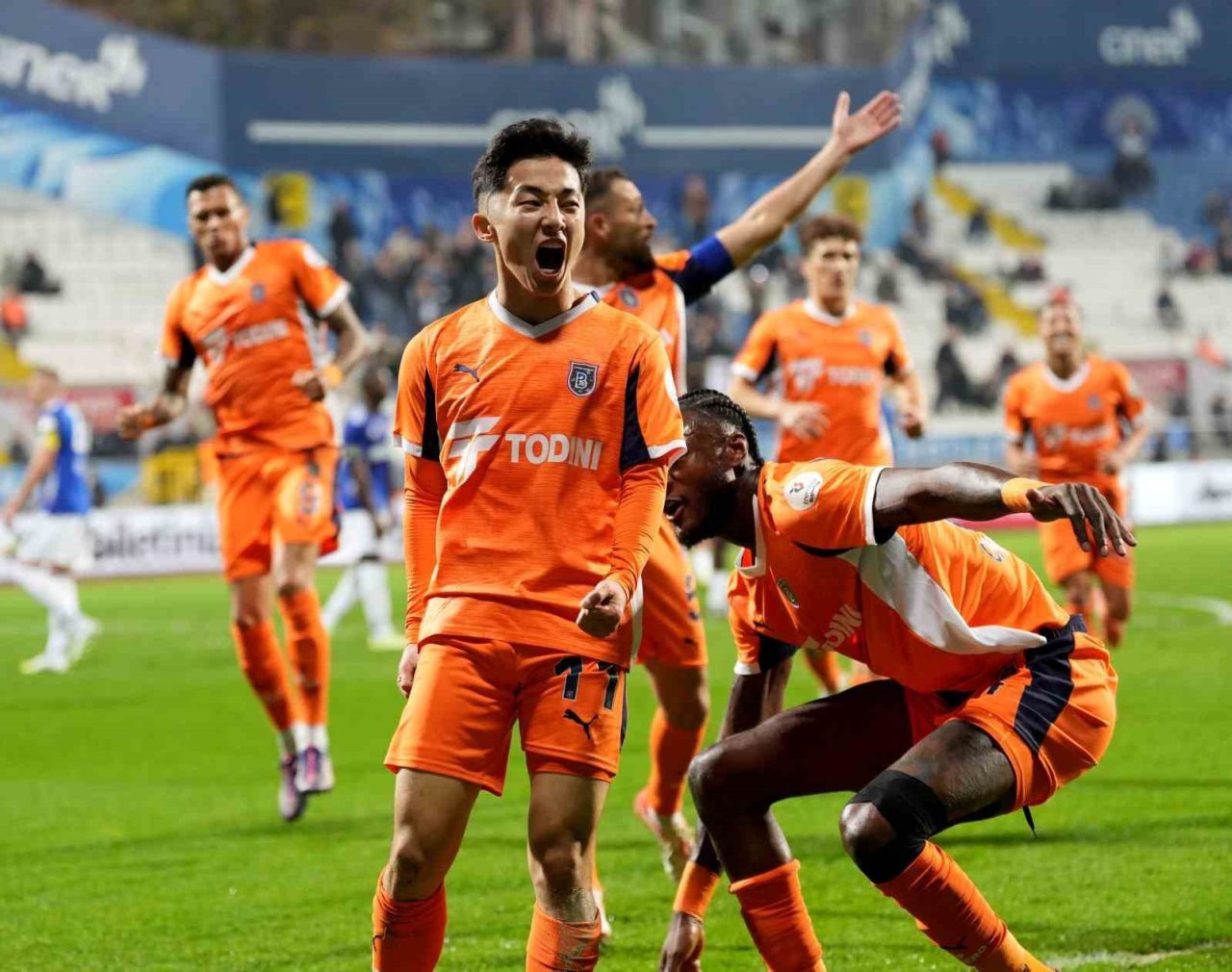 Başakşehir’in Özbek futbolcusu Abbosbek Fayzullayyev, Kasımpaşa maçının 26. dakikasında attığı