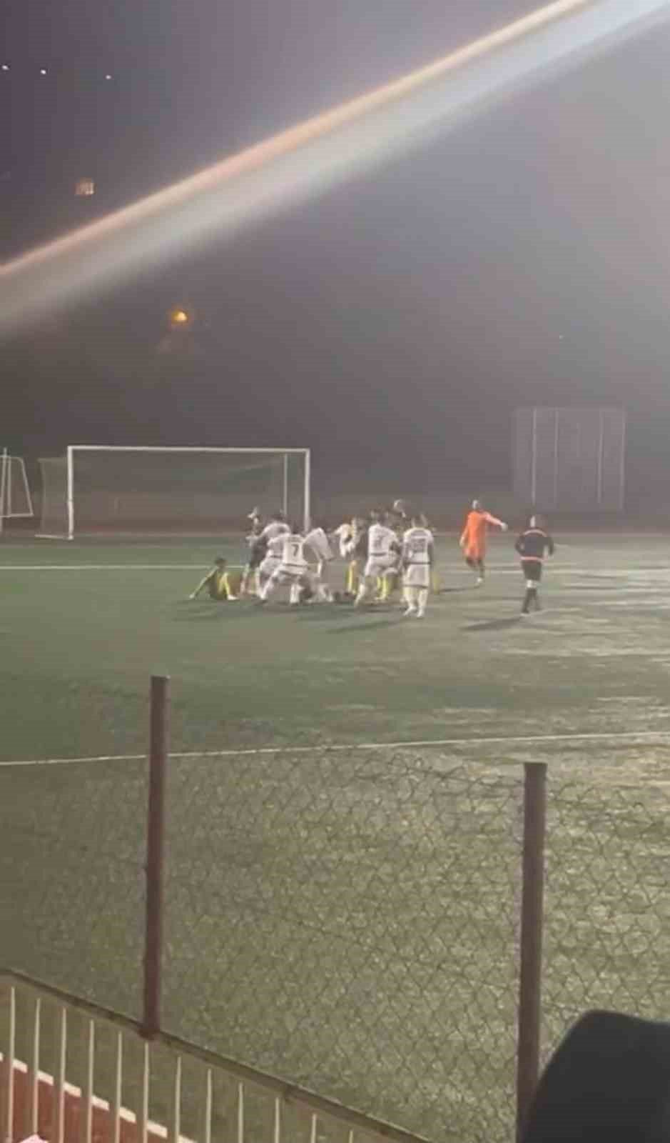 Kocaeli’de Derince Birlik ile Beylikbağı Karadeniz arasında oynanan karşılaşmada saha