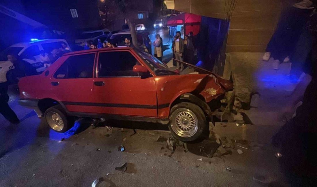 İstanbul’un Arnavutköy ilçesinde polisin “dur” ihtarına uymayarak kaçan otomobil sürücüsü,