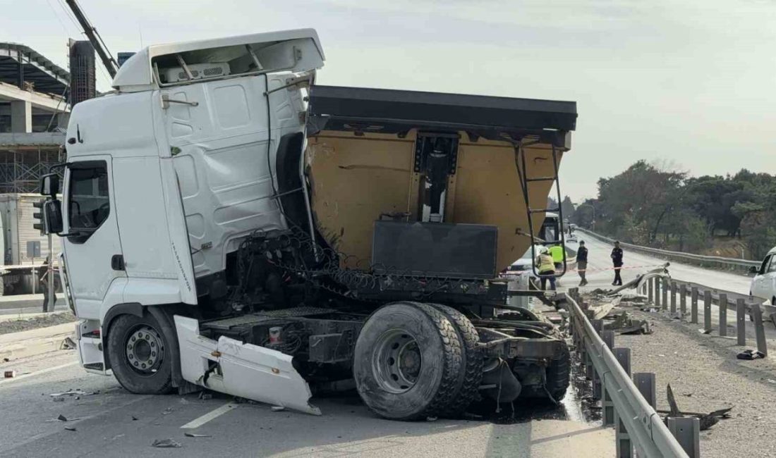 Arnavutköy’de kırmızı ışıkta geçtiği iddia edilen hafriyat kamyonu, kavşaktan çıkan
