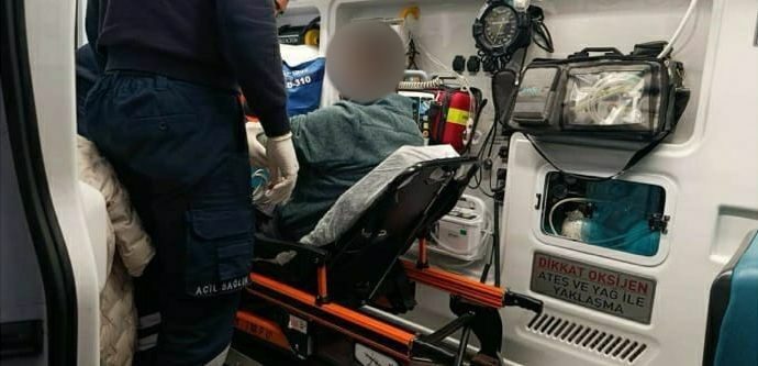 Balıkesir’in Ayvalık ilçesi açıklarında balıkçı teknesinde rahatsızlanan bir kişi, Sahil