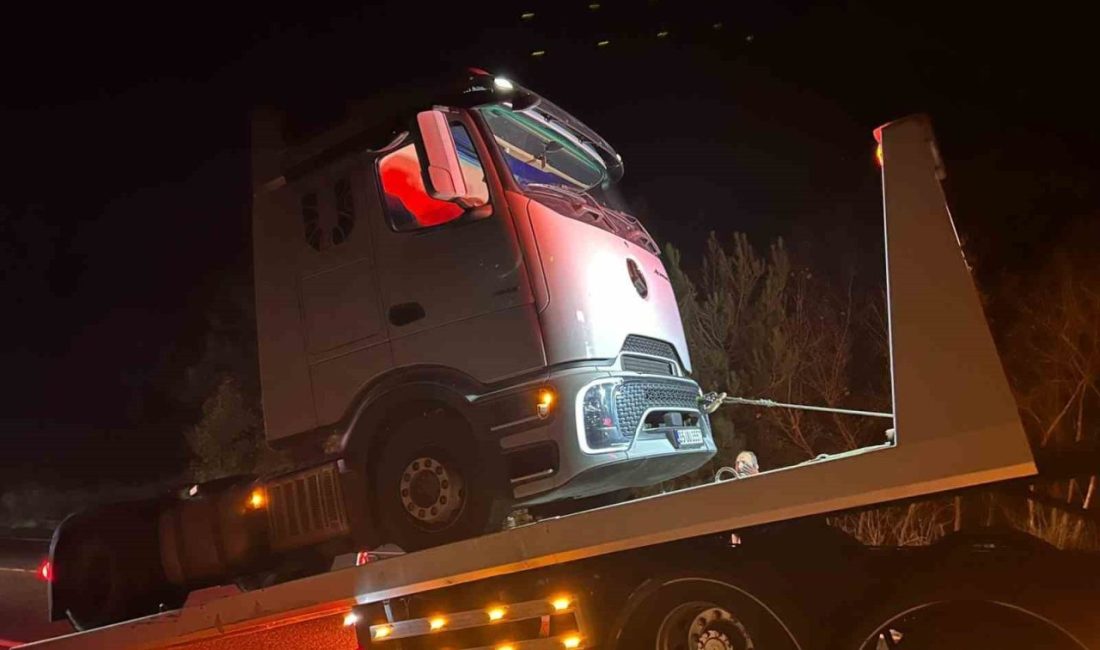 Balıkesir’de bir tırın direksiyonunun kilitlenmesi sonucu kara yolunda uzun süre