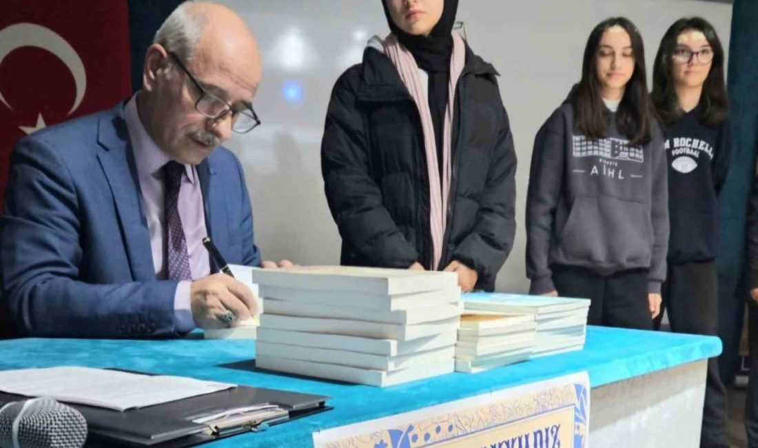 Balıkesirli öğretmen yazar Dilaver Ayyıldız 4. kitabı ’Çocuk Şiirleri’ yayımlandı.