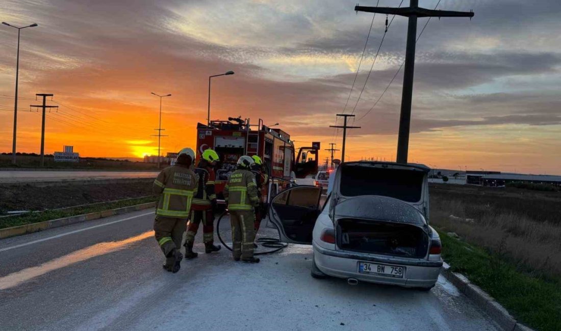 Balıkesir’in Bandırma ilçesinde seyir halindeki araç alevlere teslim oldu. Olay,