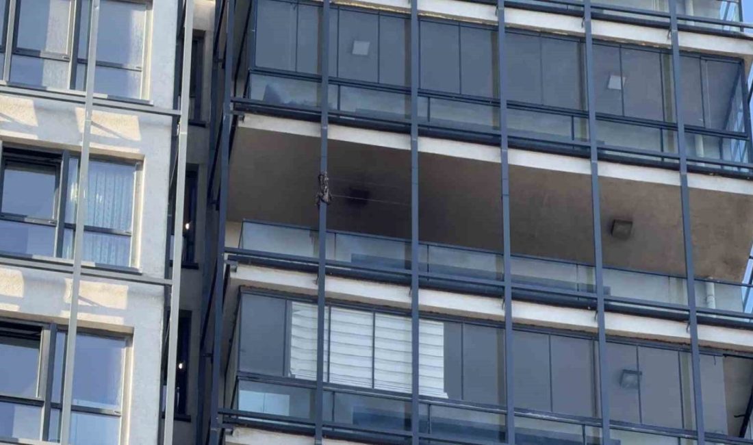 İstanbul’un Başakşehir ilçesinde, Emlak Konut’a ait 27 katlı binanın 23’üncü