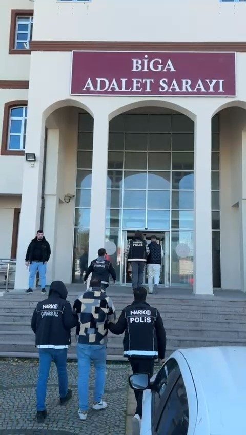 Çanakkale’nin Biga ilçesinde uyuşturucu operasyonu düzenlendi. Biga ilçe Emniyet Müdürlüğü