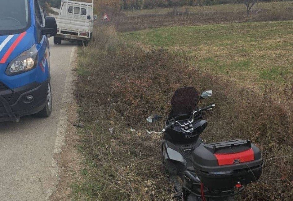 Bilecik’te seyir halindeki motosikletin devrilmesi sonucu meydana gelen trafik kazasında