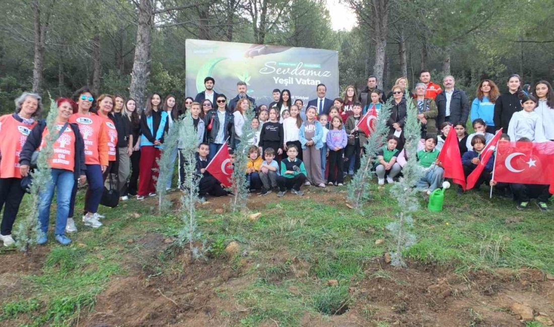 Burhaniye ilçesinde, Orman İşletme Şefliğinin öncülüğünde düzenlenen ağaç dikme etkinliğinde