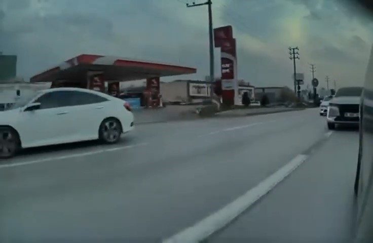 Bursa’nın Nilüfer ilçesinde İzmir Yolu üzerinde seyreden 16 AGU plakalı