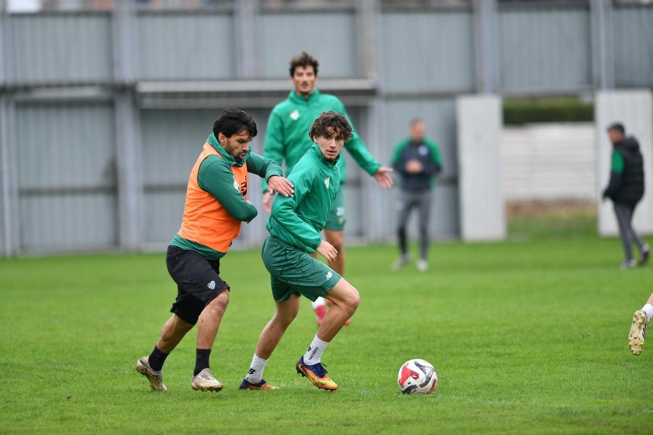 Bursaspor, TFF 2. Lig Kırmızı Grup’un 13. haftasında sahasında Fethiyespor