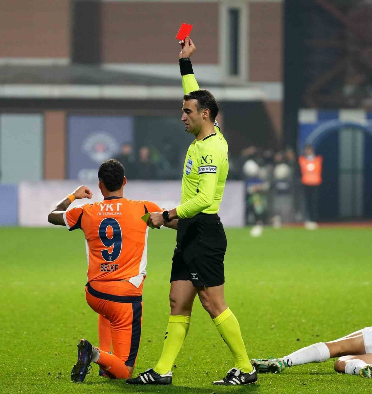 Başakşehir’de Alman futbolcu Davie Selke, Kasımpaşa maçında çift sarı karttan