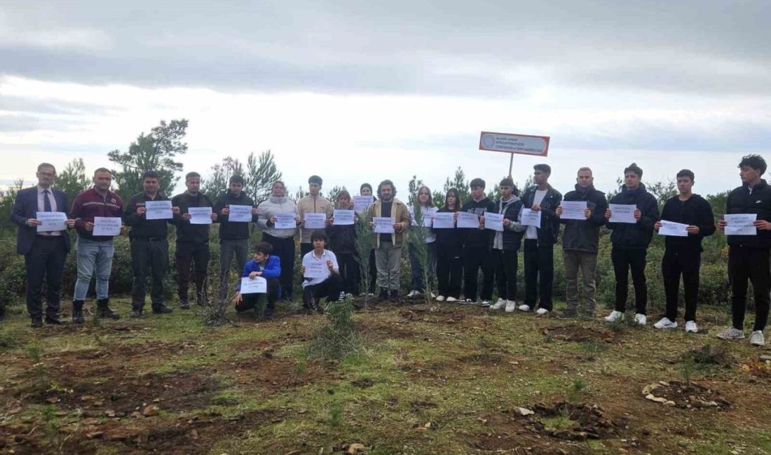Balıkesir’in Edremit ilçesi Altınoluk’ta Milli Ağaçlandırma Günü kapsamında düzenlenen “Yeşil