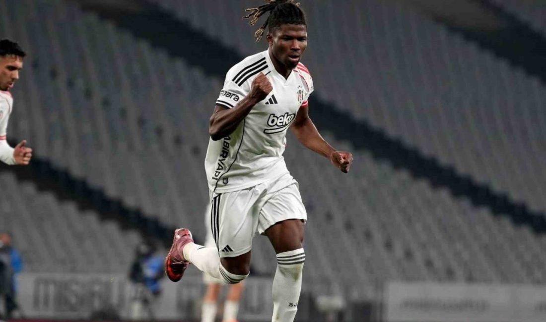 Fatih Karagümrük mücadelesinde Beşiktaş’ın ikinci golünü kaydeden El Bilal Toure,