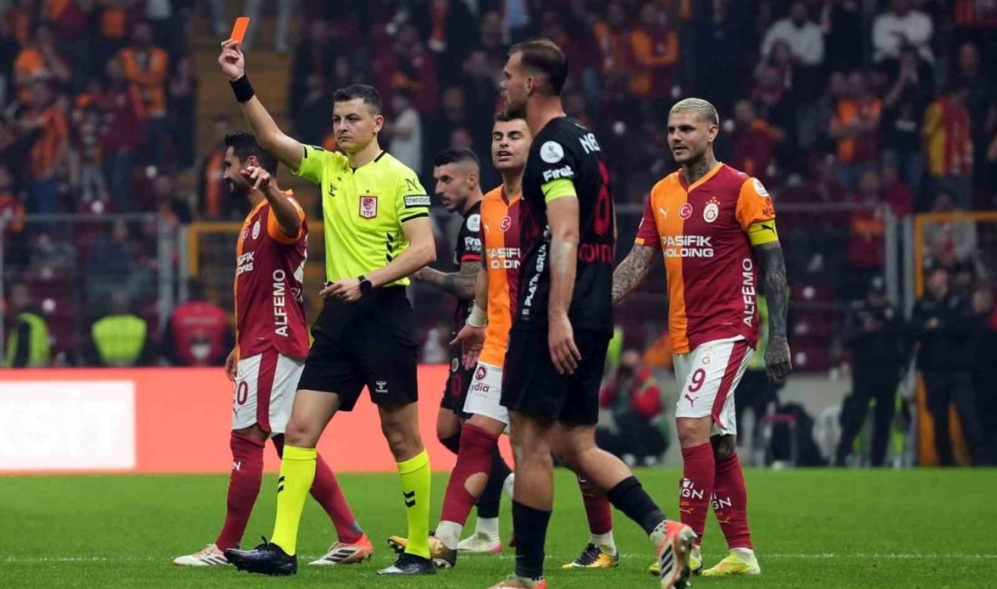 Galatasaray’ın Macar futbolcusu Roland Sallai, Gençlerbirliği maçının 90+4. dakikasında direkt