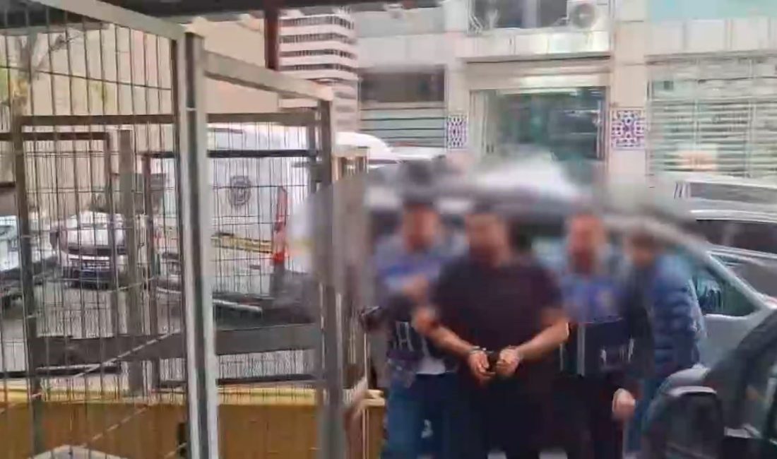 Güngören’de 2 kargo çalışanını bacaklarından silahla yaralayan esnaf, polis ekiplerince