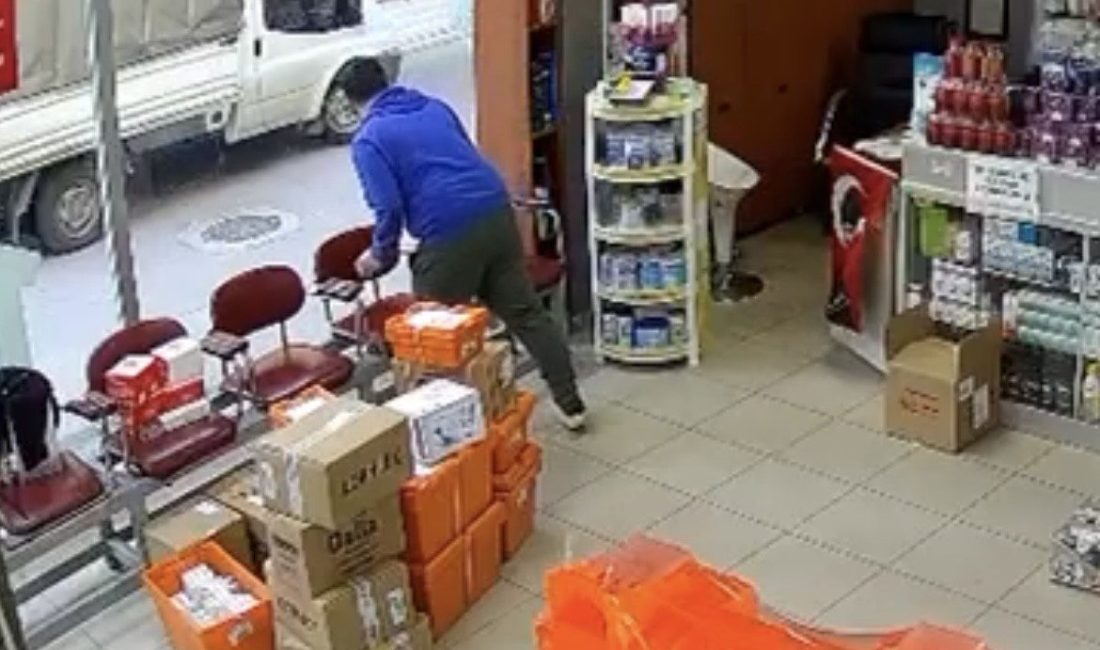 Bursa’nın Yıldırım ilçesinde eczane çalışanı genç kadın, hava almak için