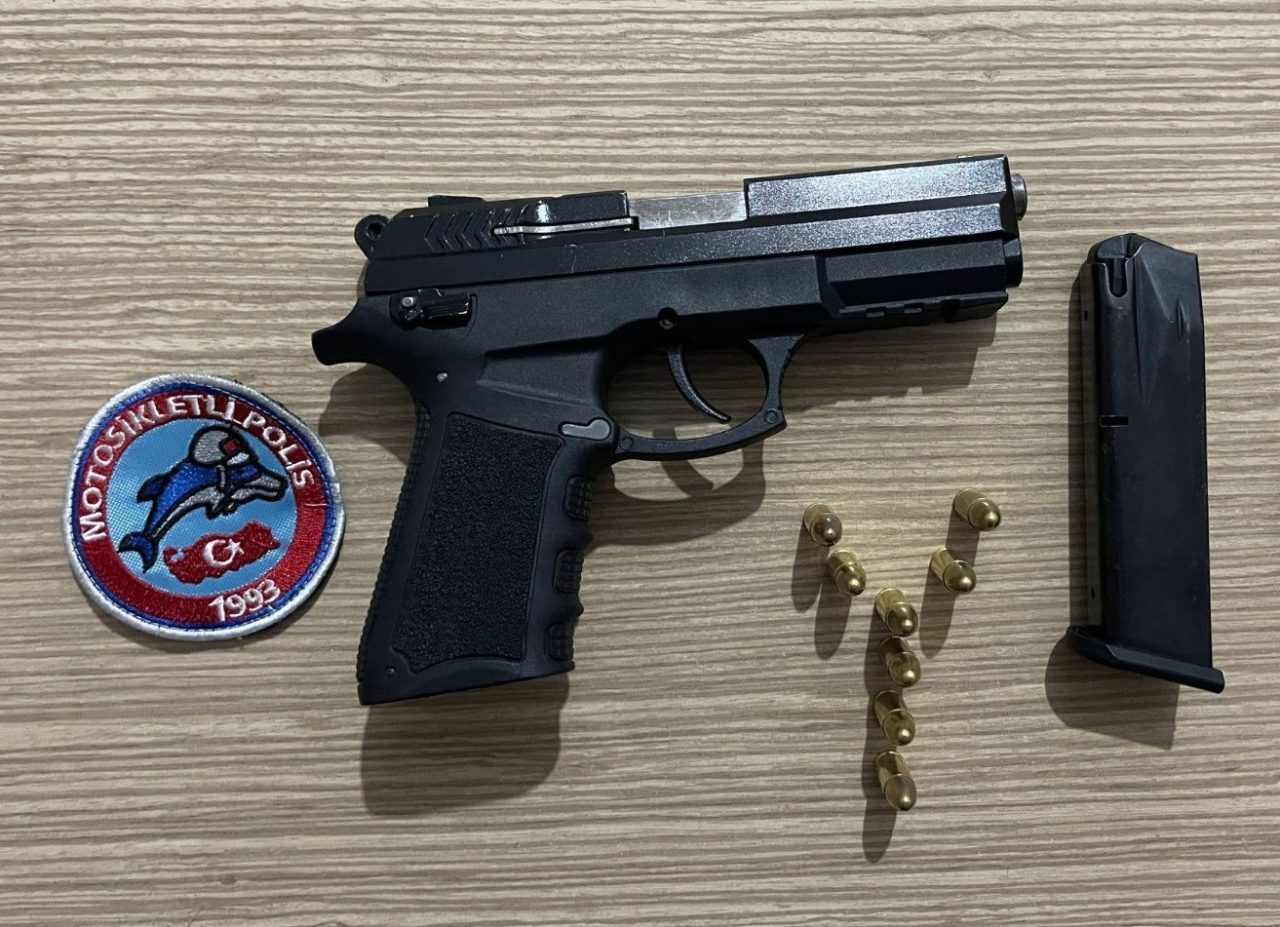 Esenyurt’ta bir iş yerine saldırı hazırlığındaki motosikletli iki şahıs, polis