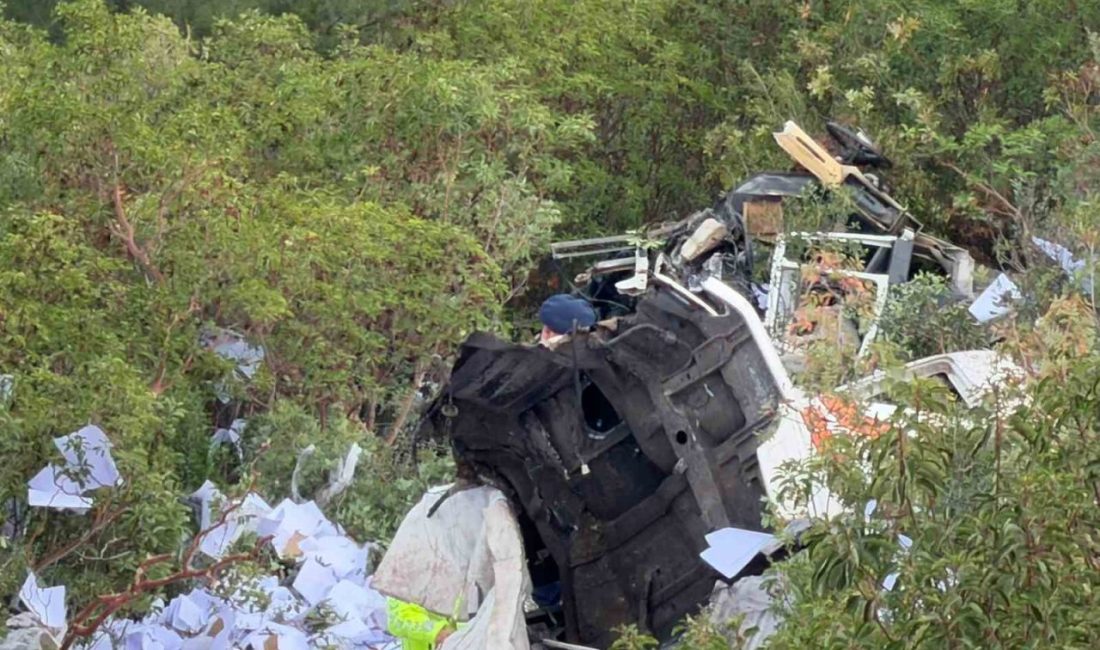 Bursa’nın İznik ilçesi ile Yenişehir arasındaki karayolunda uçuruma yuvarlanan malzeme