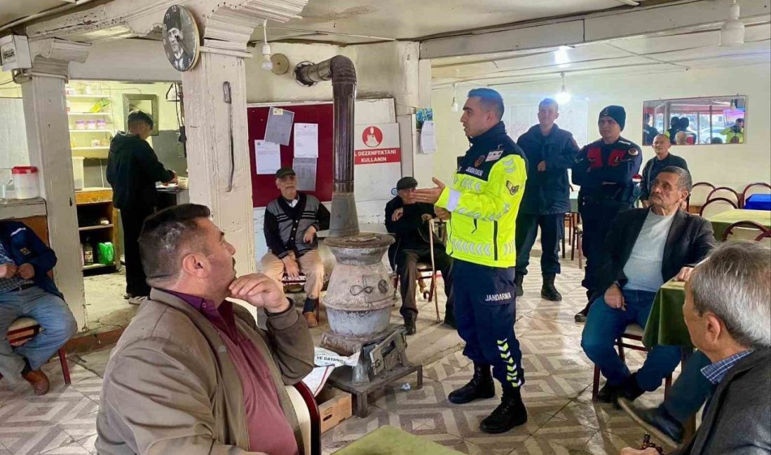 Bilecik’te jandarma ekipleri belde ve köylerde vatandaşları kış lastiği takılması