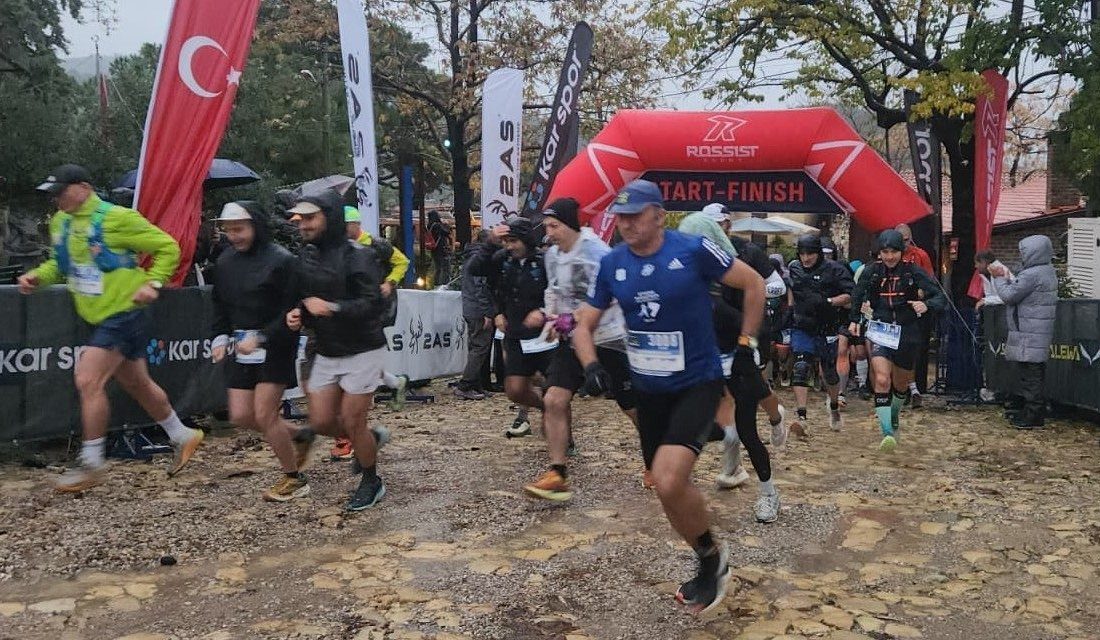 Kazdağları’nda düzenlenen Kar Spor İDA Ultra Maratonu, sağanak yağışa rağmen