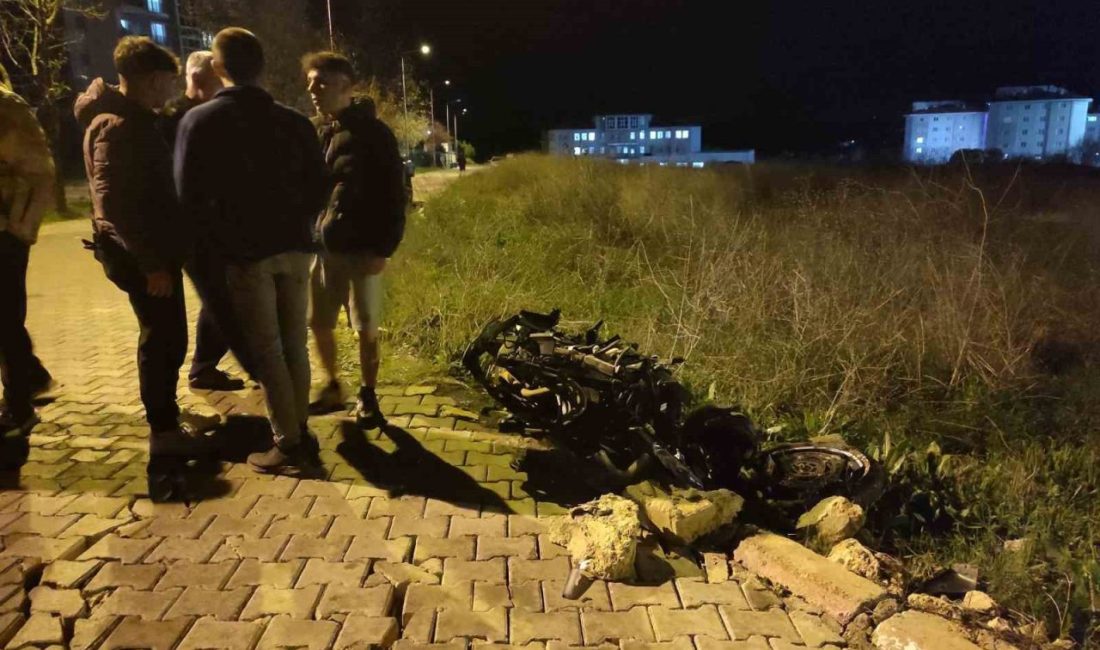 Edirne’nin Keşan ilçesinde otomobil ile çarpışan motosikletin sürücüsü ağır yaralandı.