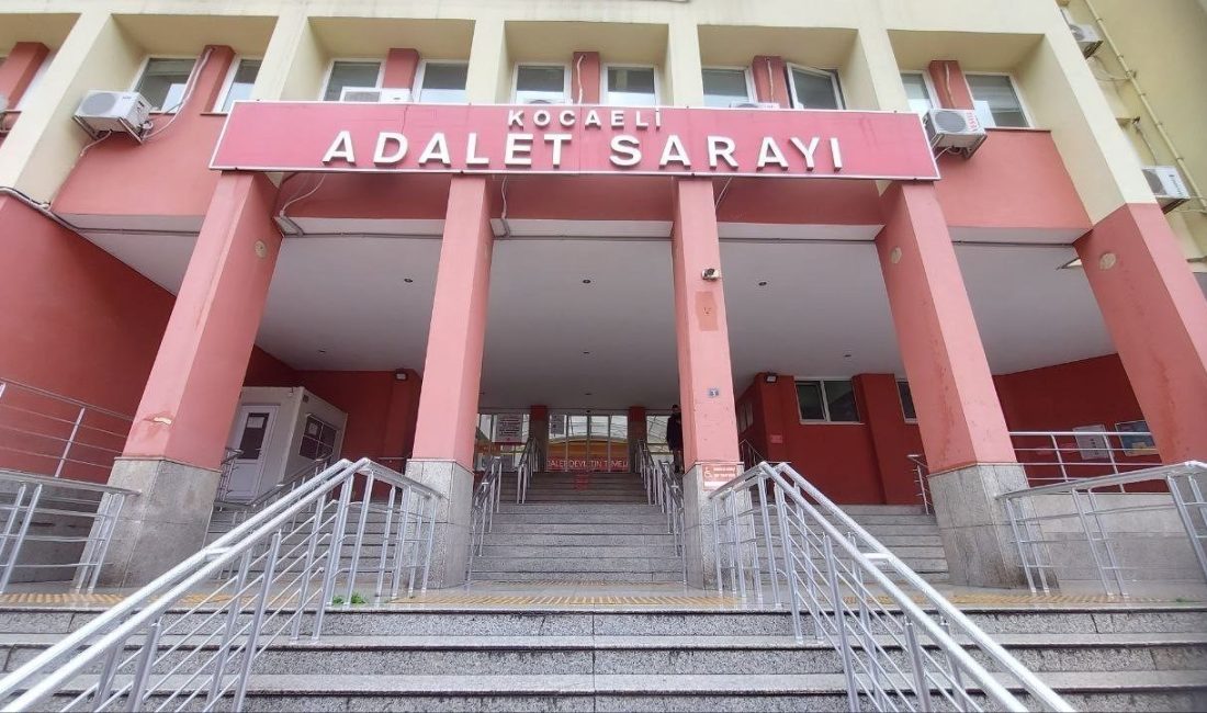 Kocaeli Adliyesi’nde suç delillerinin yer aldığı adli emanet bürosundan ziynet