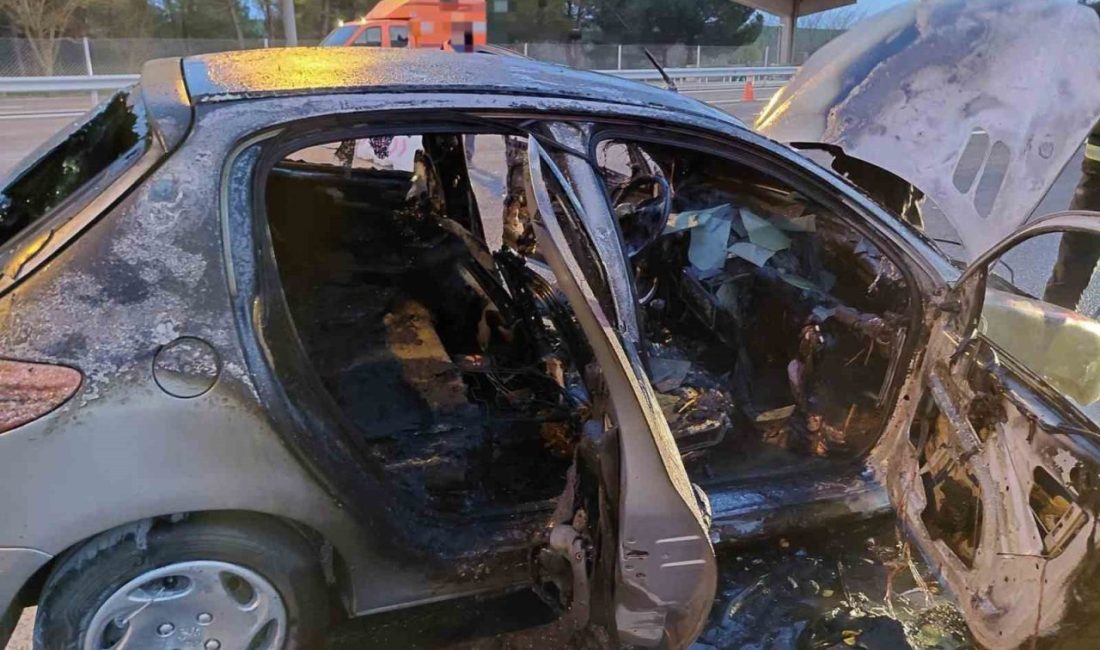 Kırklareli’nin Lüleburgaz ilçesinde seyir halindeki bir otomobilde yangın çıktı. Yangın