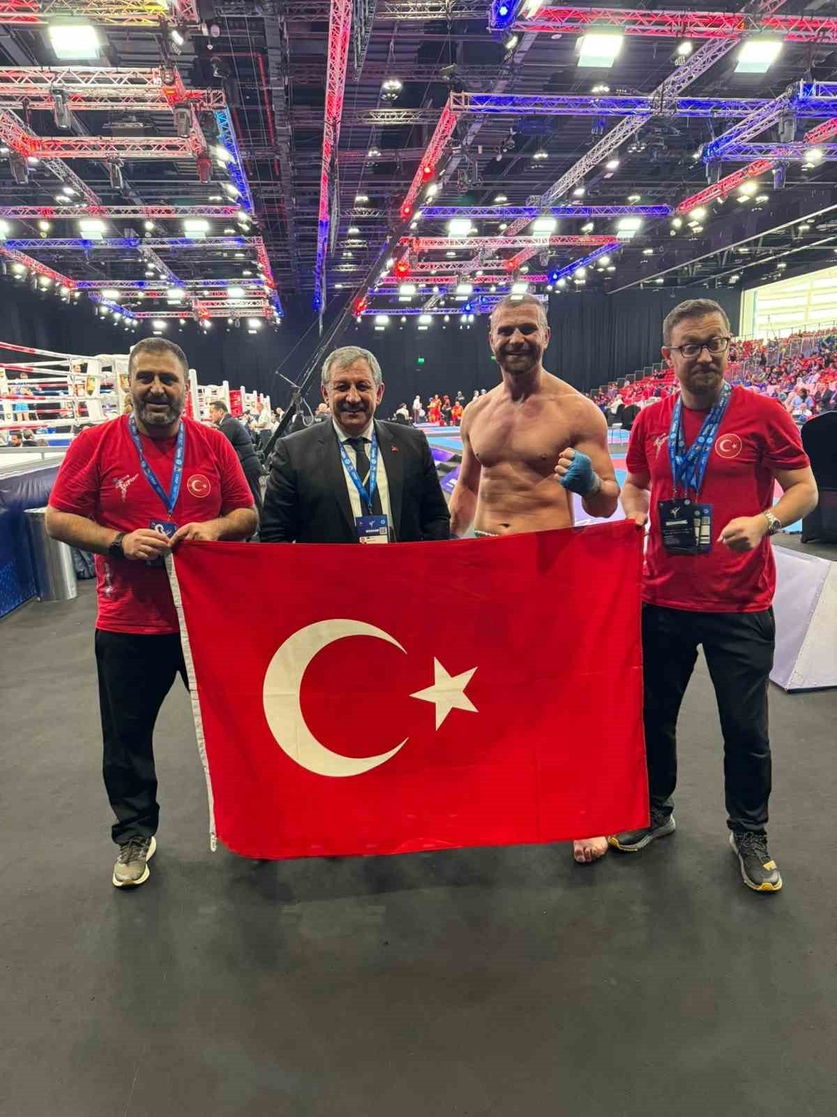 Milli kick boksçu Kadir Yıldırım, Abu Dhabi’de yapılan WAKO Büyükler