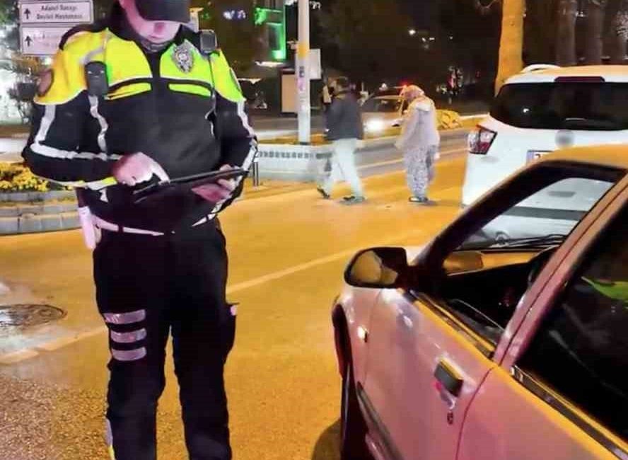 Çanakkale’de, yüksek sesle müzik yayını yapan ve abartı egzoz kullananlara