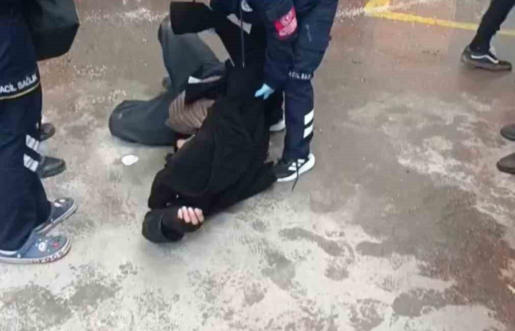 Bursa’nın Yıldırım ilçesindeki kapalı pazar alanında, trafodan yükselen dumanlar korku