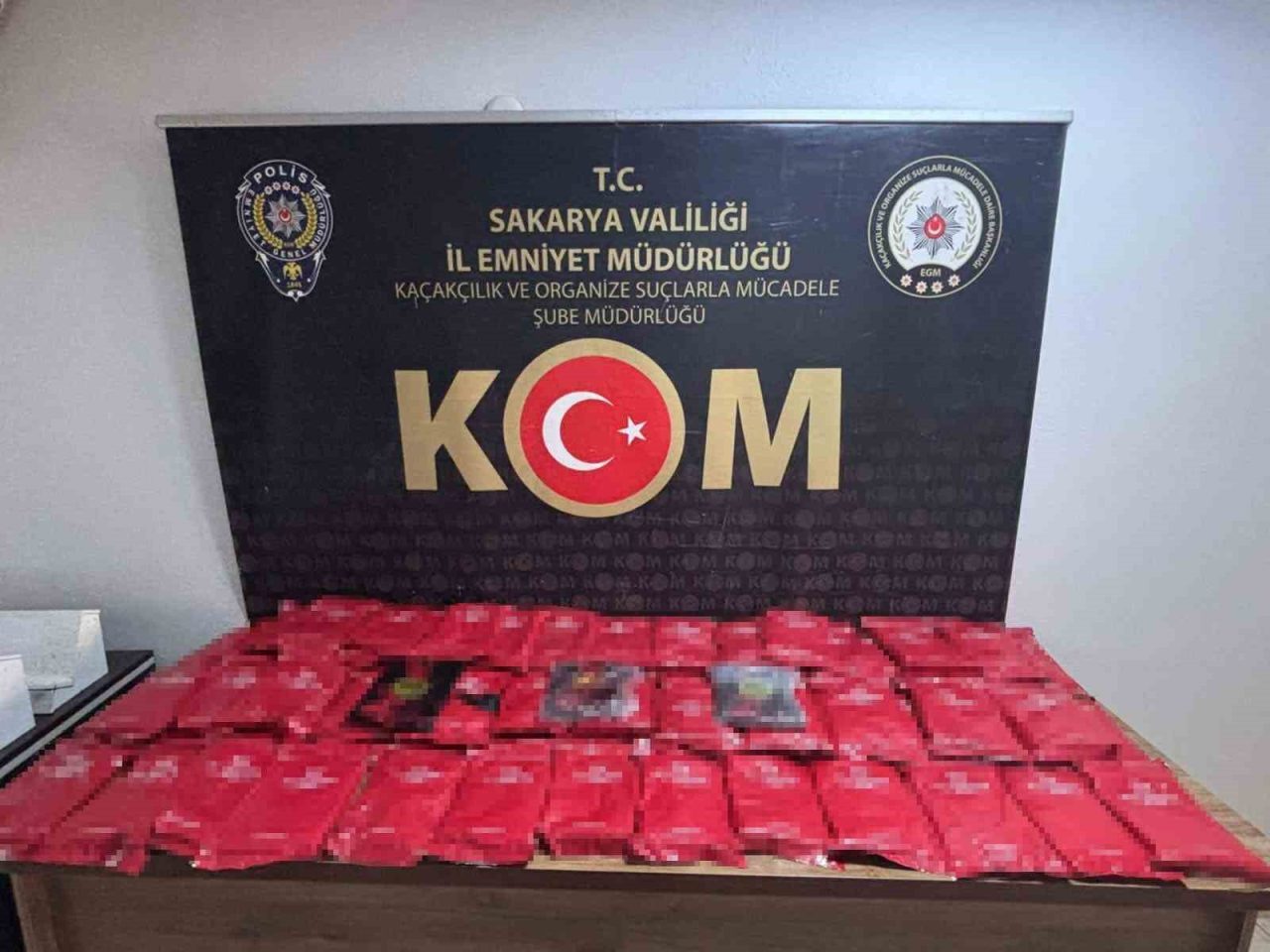 Sakarya’nın Arifiye ve Erenler ilçesinde polis ekiplerince yapılan 4 ayrı