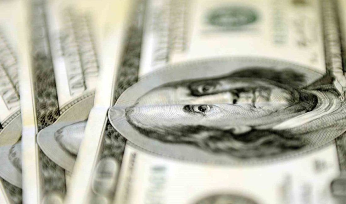 Dolar 42,5350 liradan, euro ise 49,3450 liradan güne başladı. İstanbul