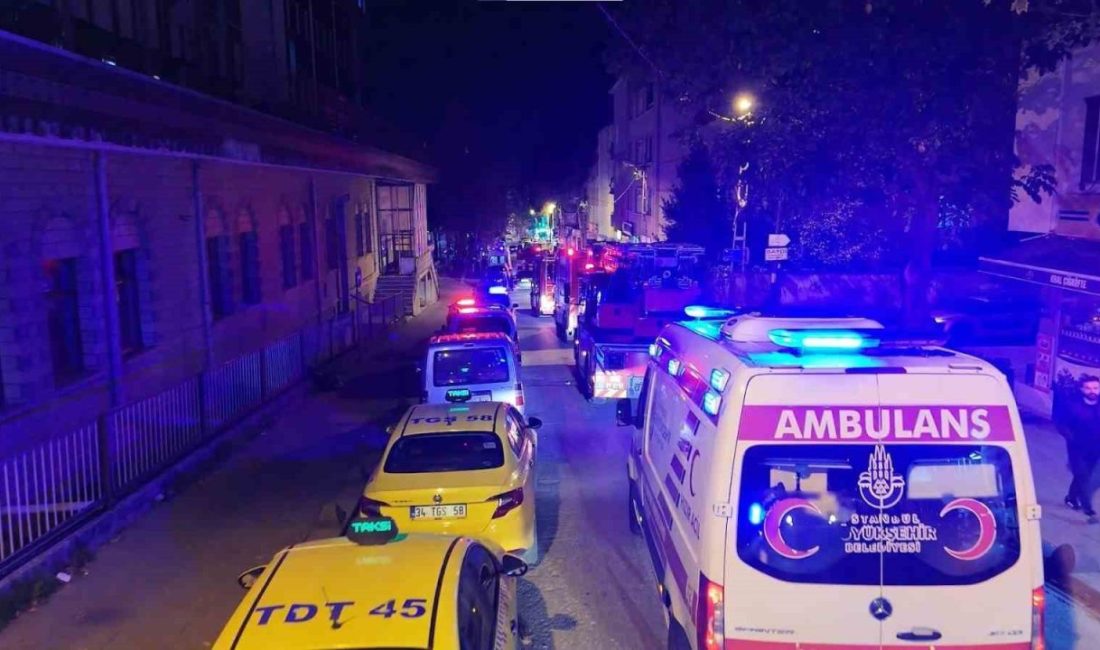 Sultanbeyli’de ahşap binanın 2. katında çıkan yangın, itfaiye ekiplerinin hızlı