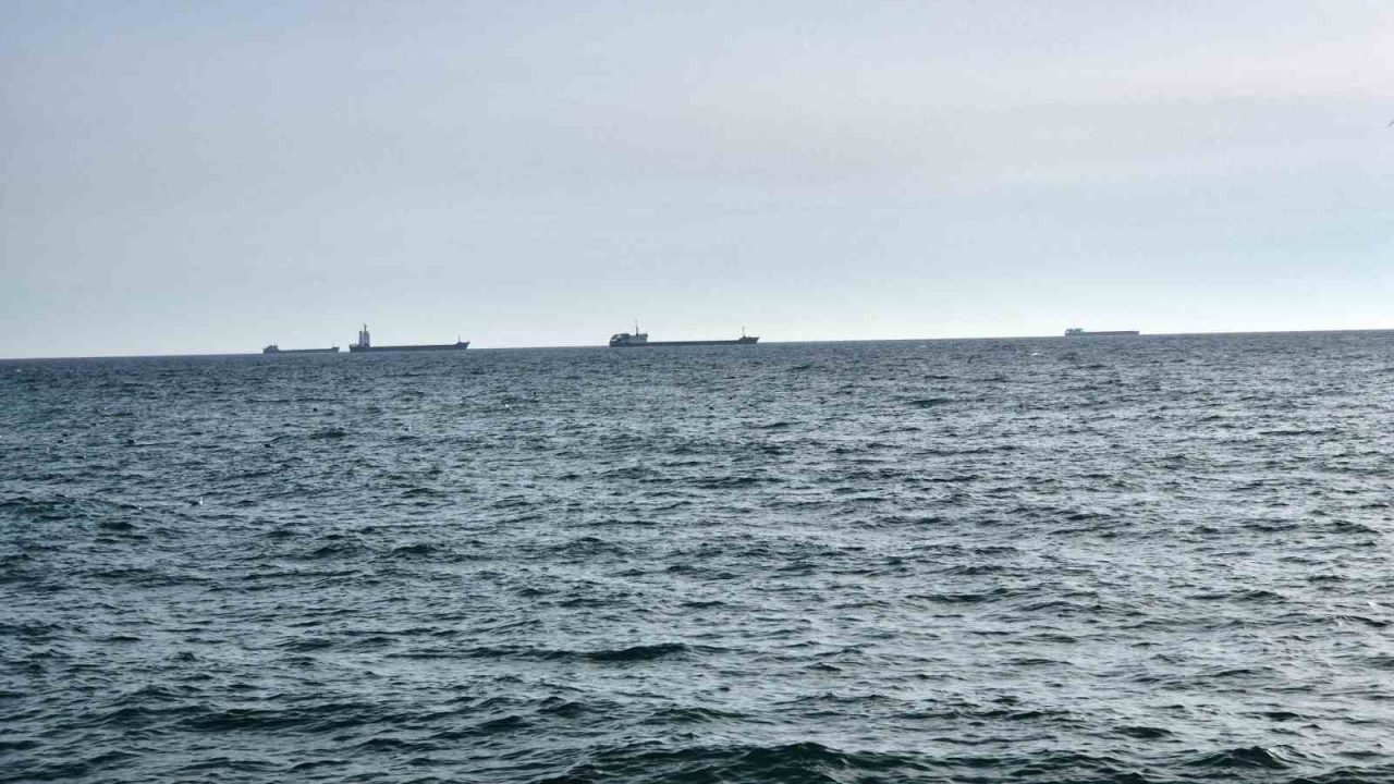 Marmara Denizi’nde etkili olan lodos fırtınası nedeniyle Tekirdağ’da birçok balıkçı