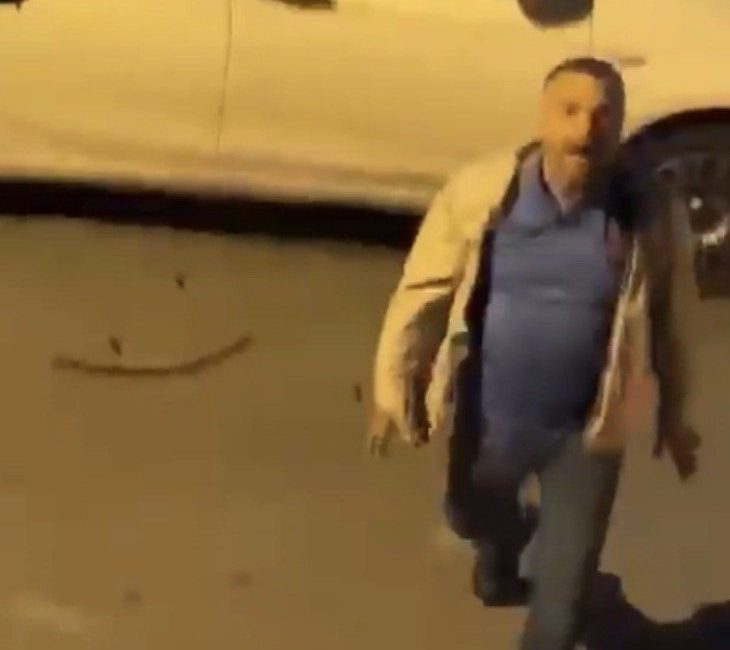 Ümraniye’de bir kişi, boşanma aşamasında olan eşine ait otomobilin camlarını