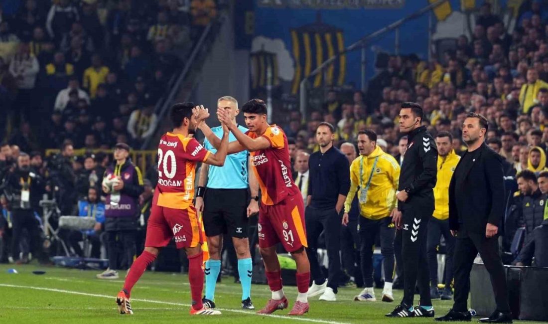 Galatasaray’ın genç futbolcusu Arda Ünyay, ilk derbisinde Fenerbahçe karşısına çıktı.