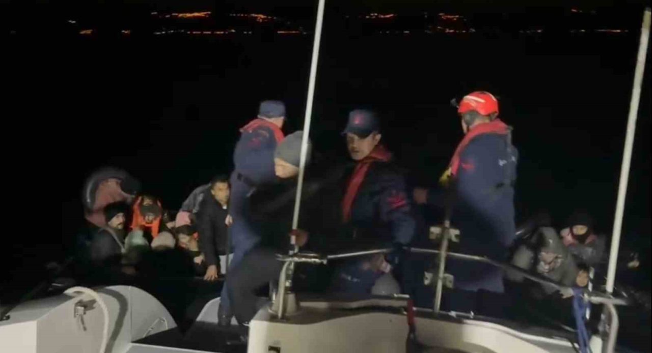 Çanakkale’nin Ayvacık ilçesi açıklarında Sahil Güvenlik ekiplerince 12’si çocuk toplam