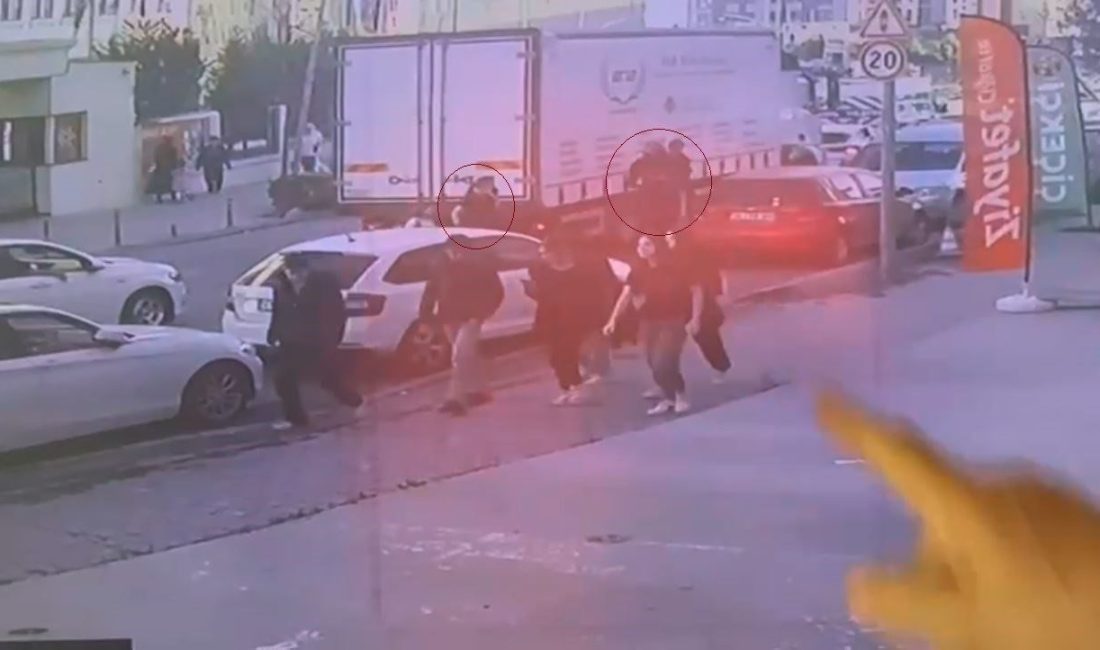 İstanbul Beylikdüzü’nde okuldan arkadaşının kızını alan kadın ve çocuğa yolun