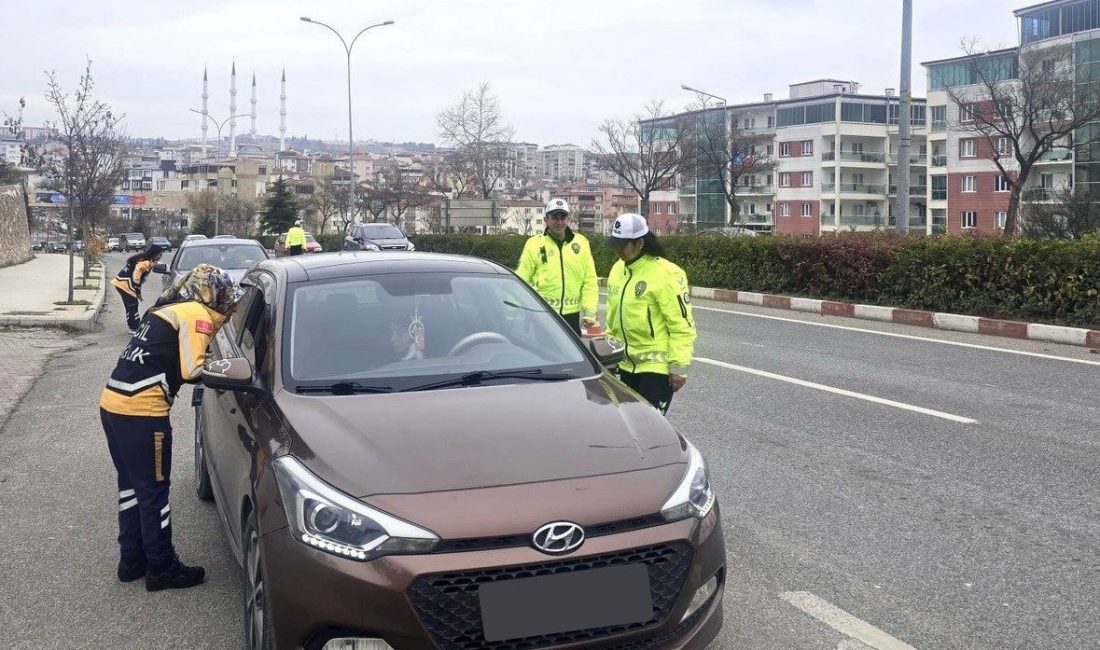 Bilecik’te Acil Sağlık Hizmetleri Haftası kapsamında sürücülere ambulansa yol ver