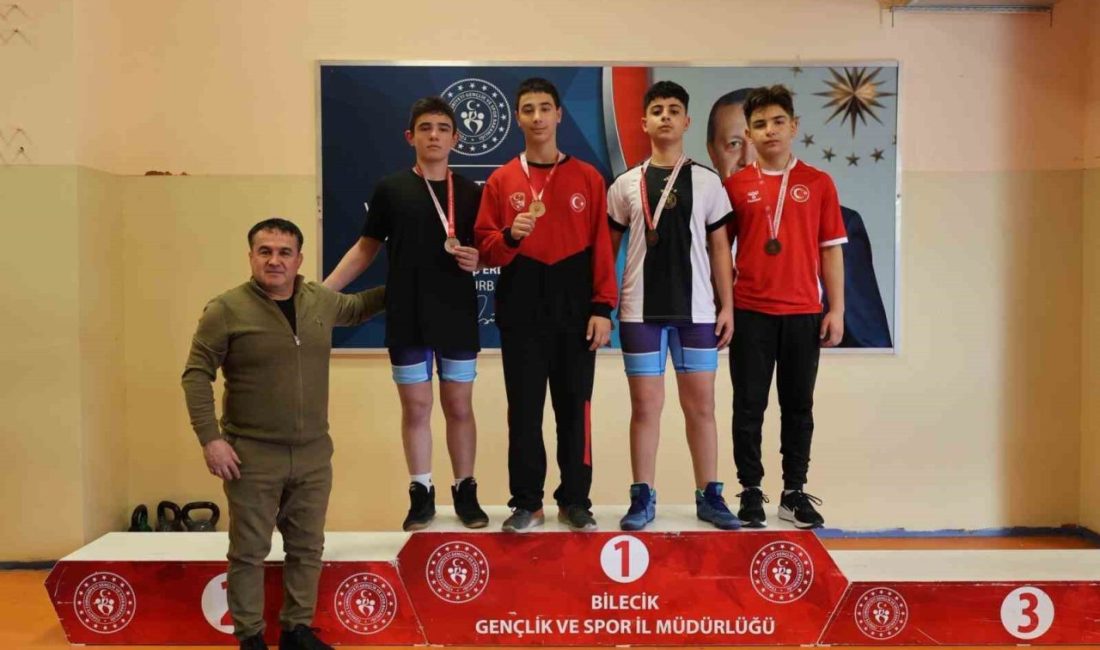 Bilecik’te genç sporcular güreş branşında yoğun mücadele ile teknik becerilerini