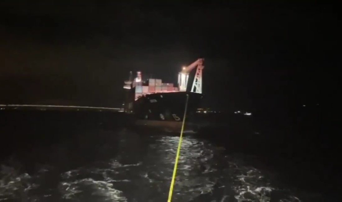 Çanakkale Boğazı’ndan geçen Panama bayraklı 108 metre boyundaki ‘Orita’ konteyner