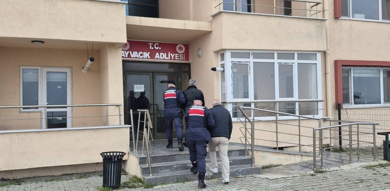 Çanakkale’de jandarma tarafından düzenlenen göçmen kaçakçılığı operasyonunda 3 organizatör tutuklandı.