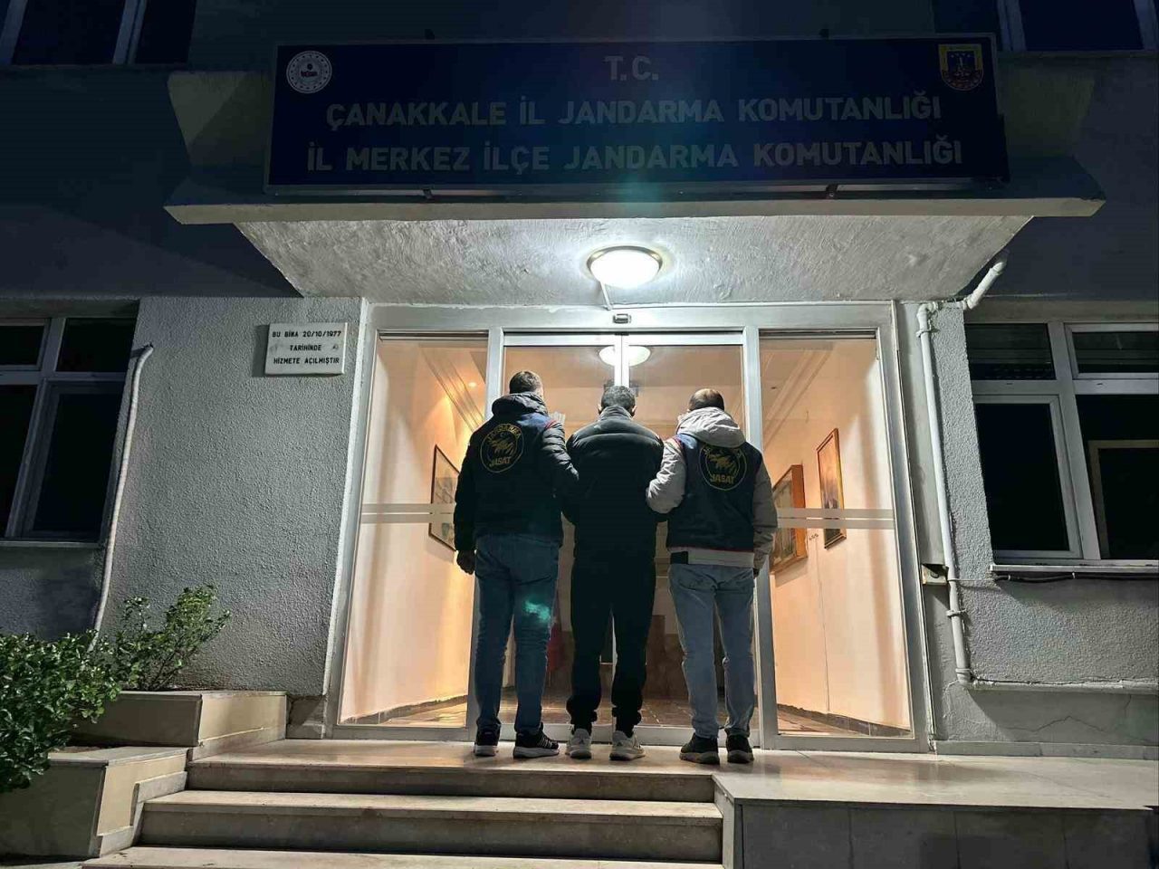 Çanakkale İl Jandarma Komutanlığı ekiplerince kesinleşmiş hapis cezası bulunan 9